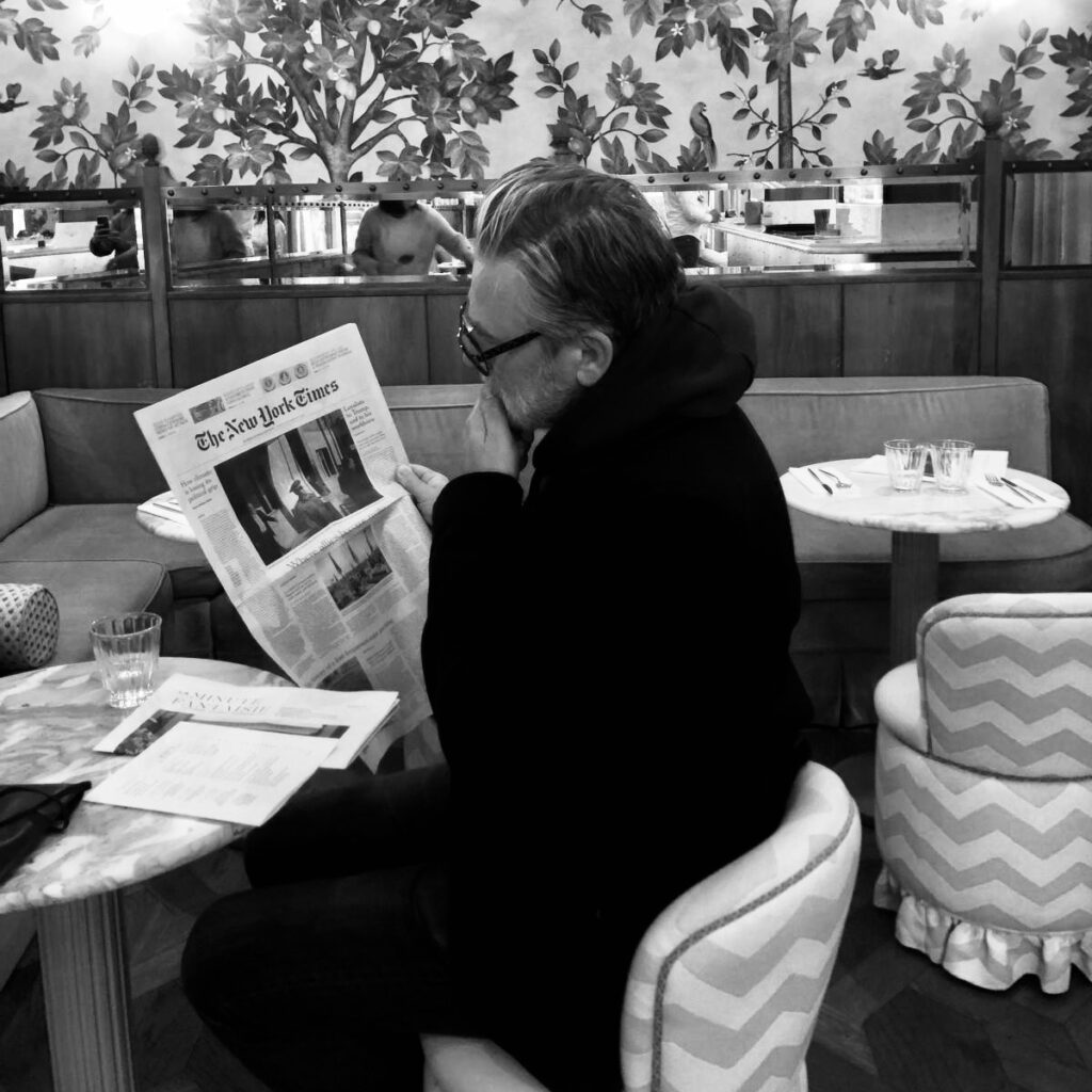 Monsieur Chatellier lit le New York Times